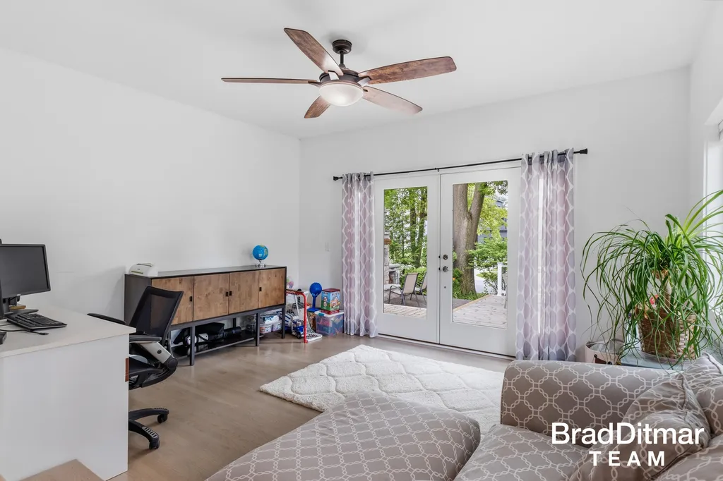 1350 Lake Grove Avenue SE East Grand Rapids City MI 49506