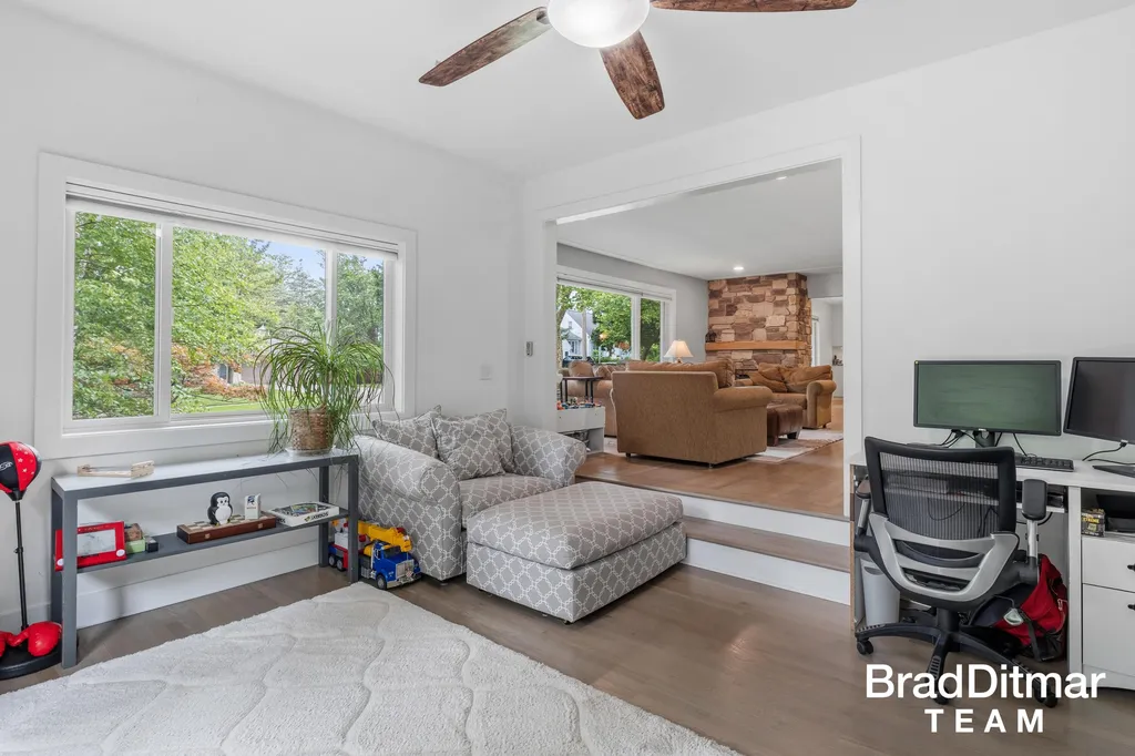 1350 Lake Grove Avenue SE East Grand Rapids City MI 49506