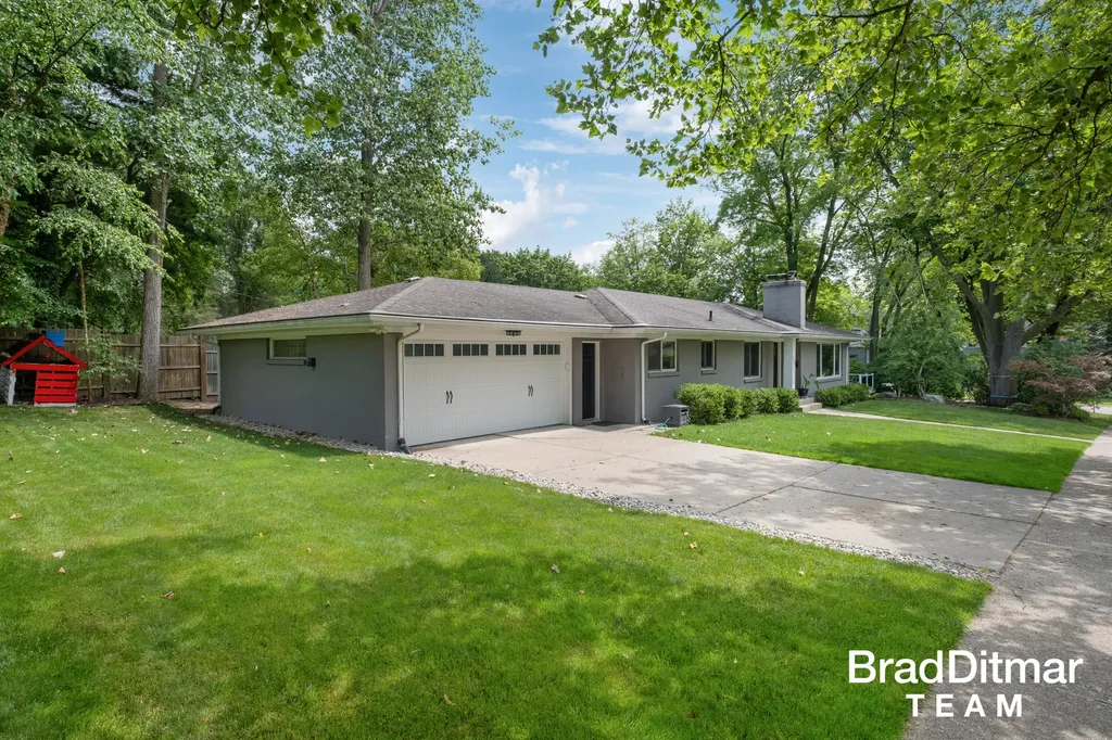 1350 Lake Grove Avenue SE East Grand Rapids City MI 49506