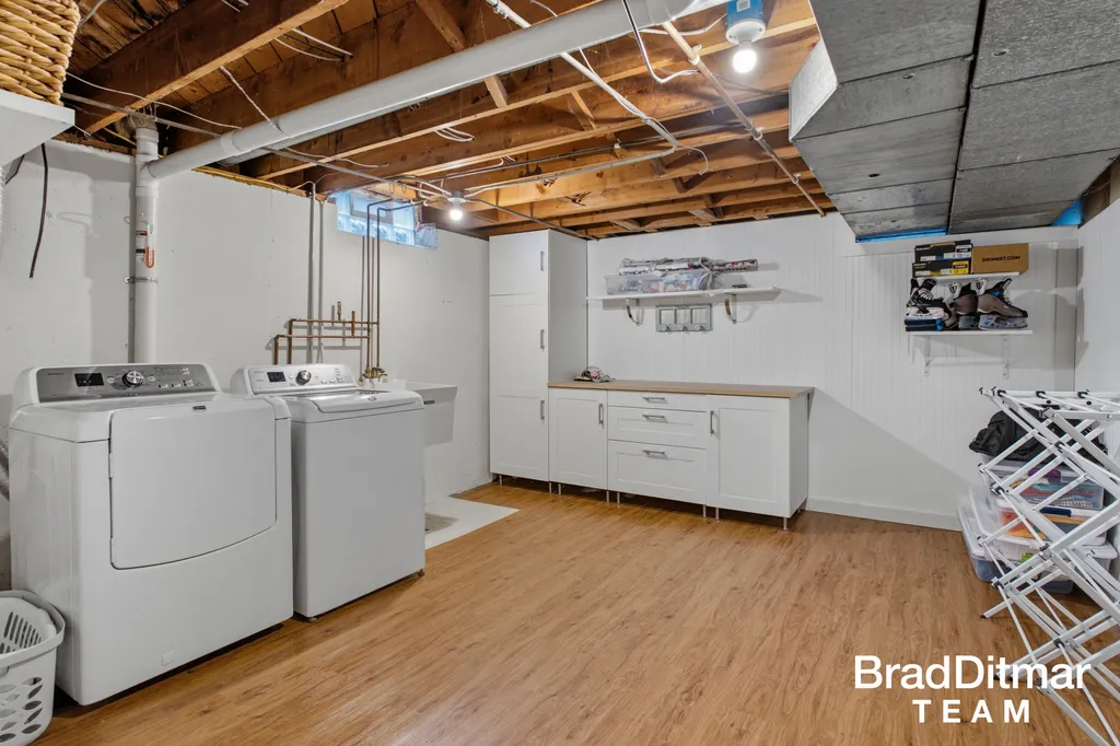 1350 Lake Grove Avenue SE East Grand Rapids City MI 49506