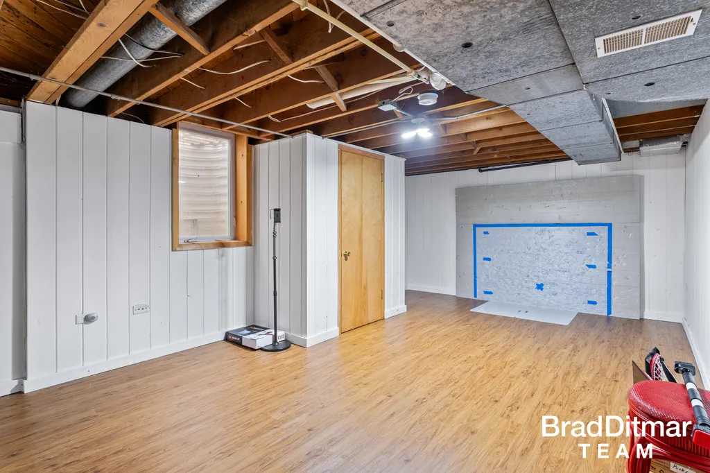 1350 Lake Grove Avenue SE East Grand Rapids City MI 49506