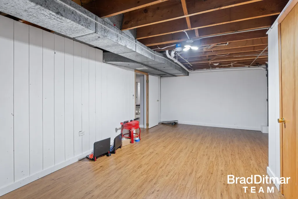 1350 Lake Grove Avenue SE East Grand Rapids City MI 49506