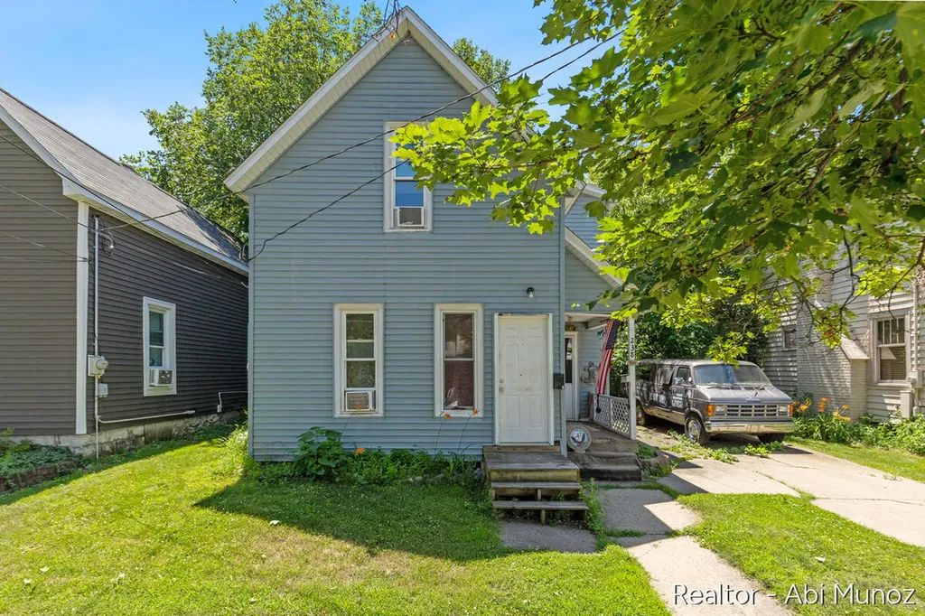238 Travis Street NE Grand Rapids City MI 49505