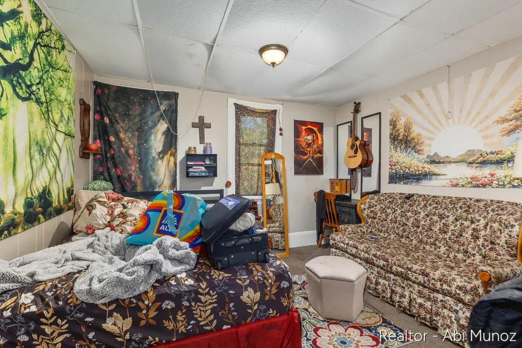 238 Travis Street NE Grand Rapids City MI 49505