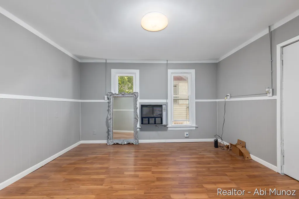 238 Travis Street NE Grand Rapids City MI 49505