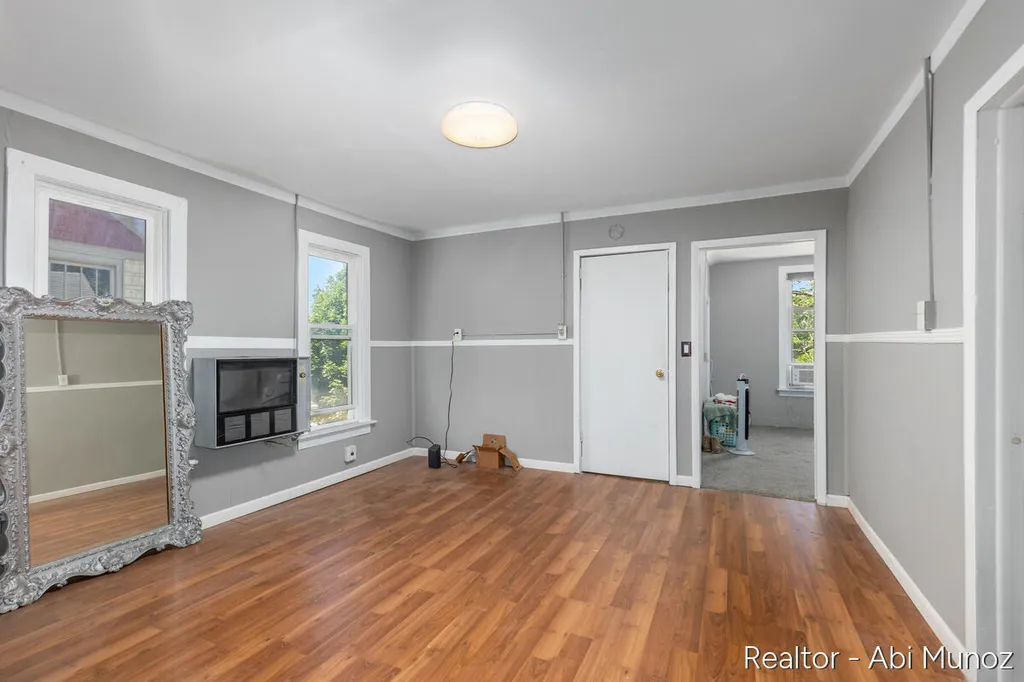 238 Travis Street NE Grand Rapids City MI 49505