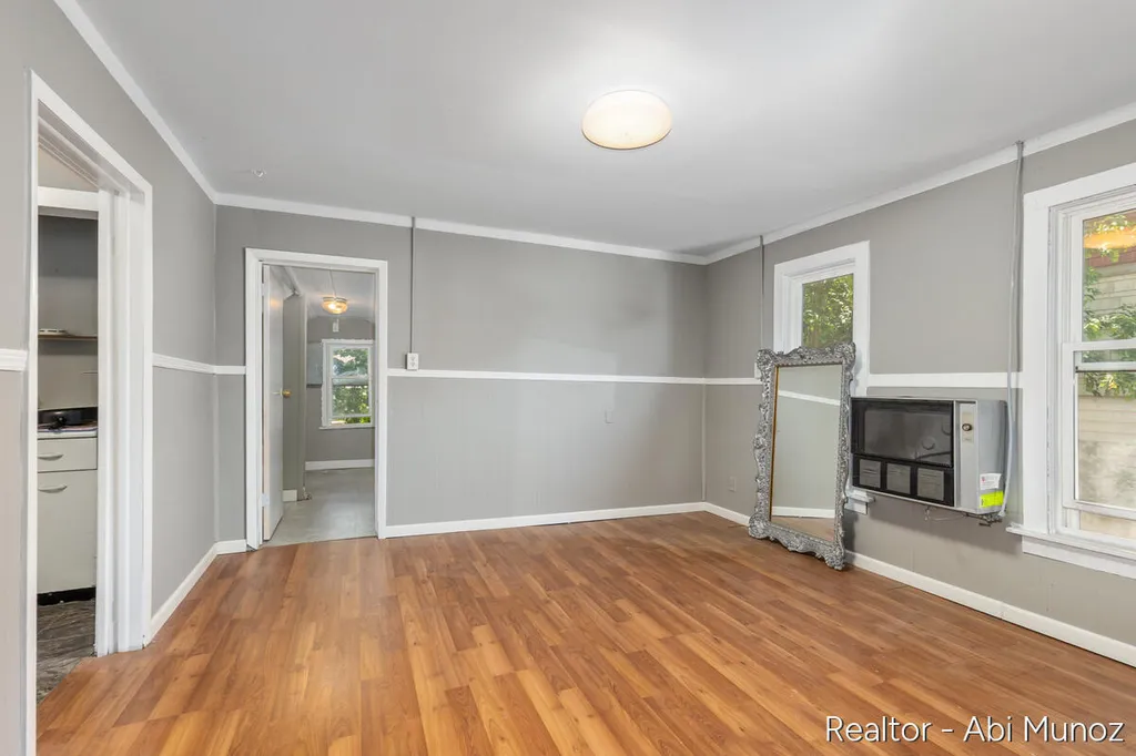238 Travis Street NE Grand Rapids City MI 49505