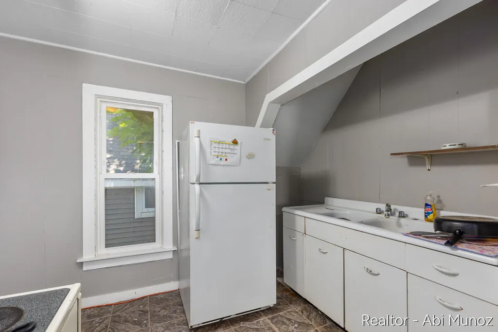 238 Travis Street NE Grand Rapids City MI 49505