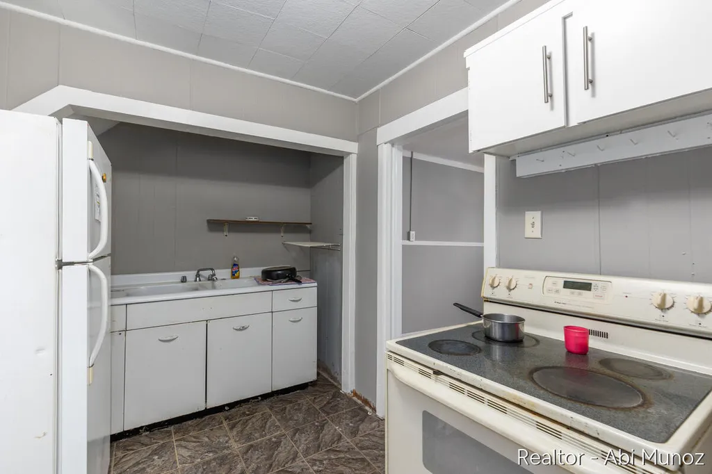238 Travis Street NE Grand Rapids City MI 49505