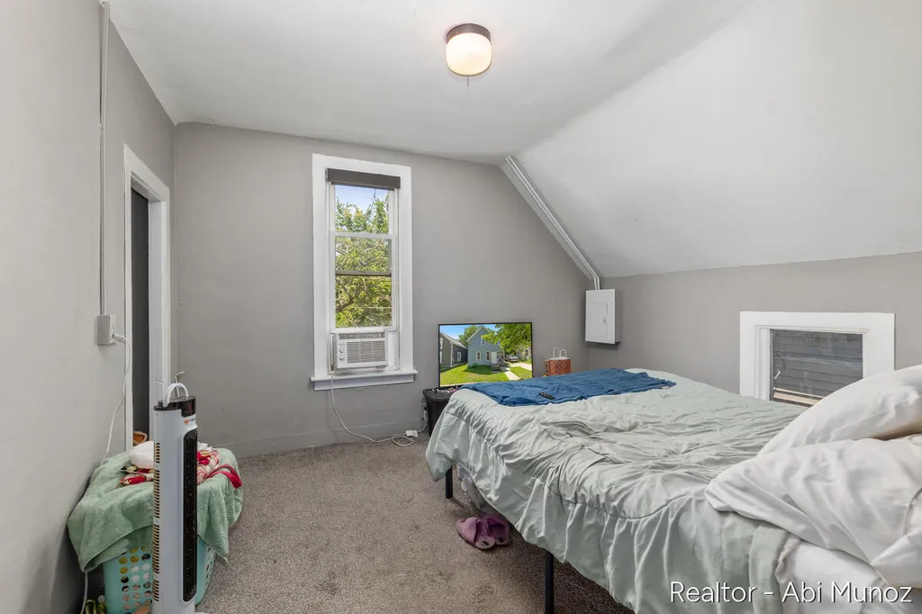 238 Travis Street NE Grand Rapids City MI 49505