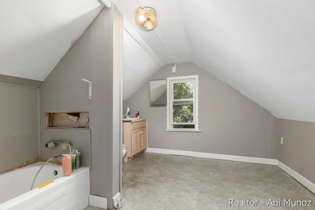 238 Travis Street NE Grand Rapids City MI 49505