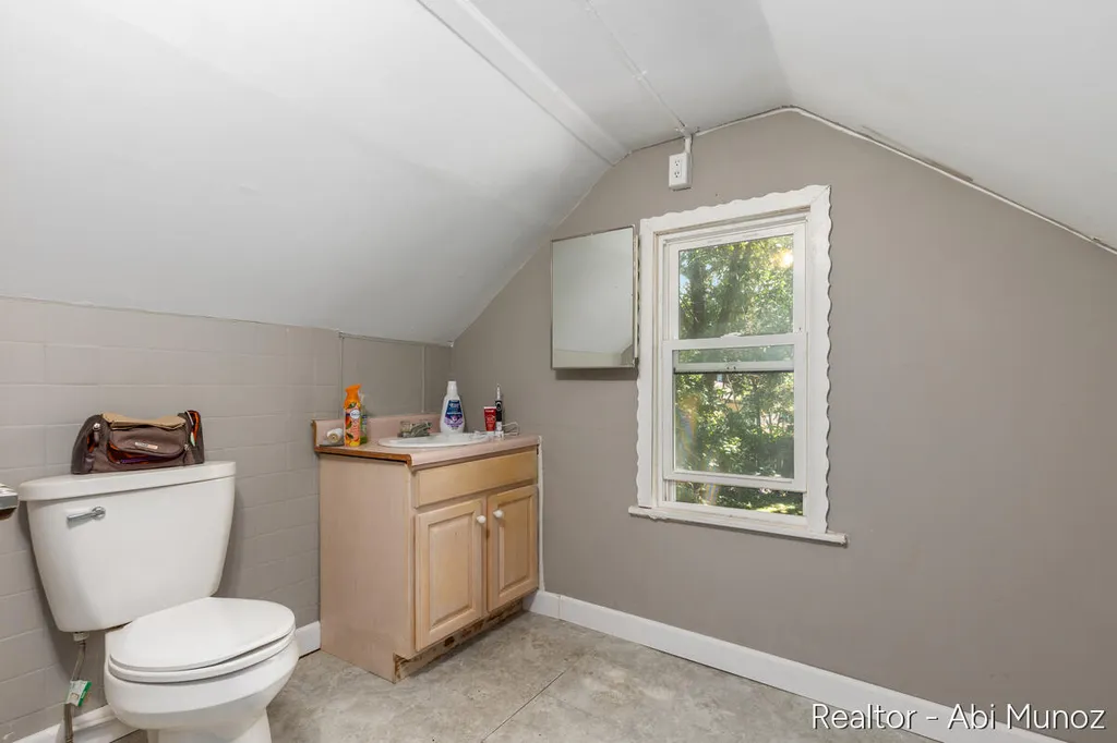 238 Travis Street NE Grand Rapids City MI 49505