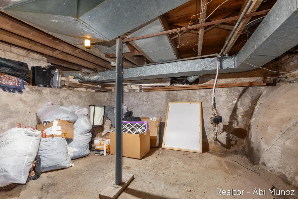238 Travis Street NE Grand Rapids City MI 49505