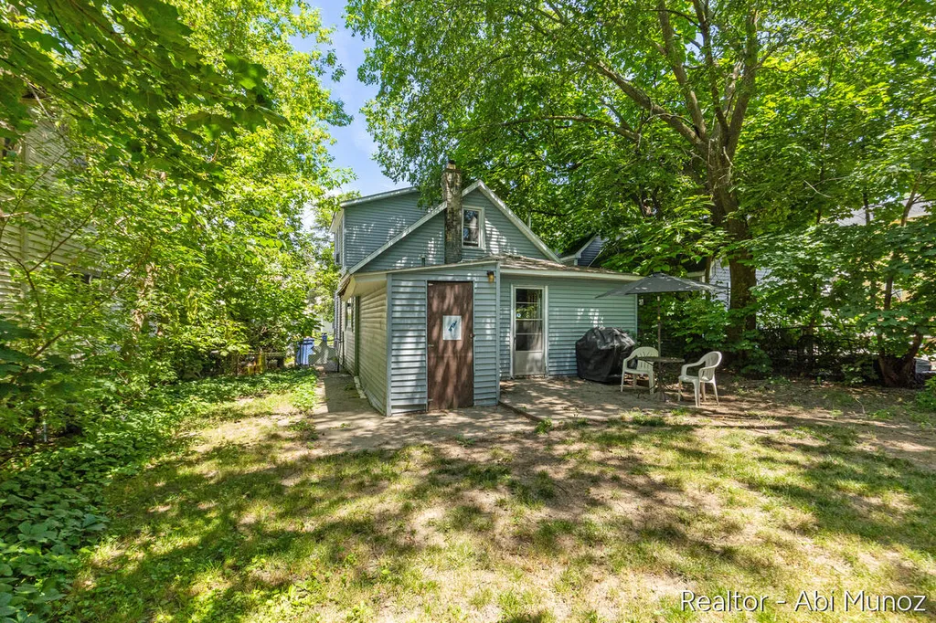 238 Travis Street NE Grand Rapids City MI 49505