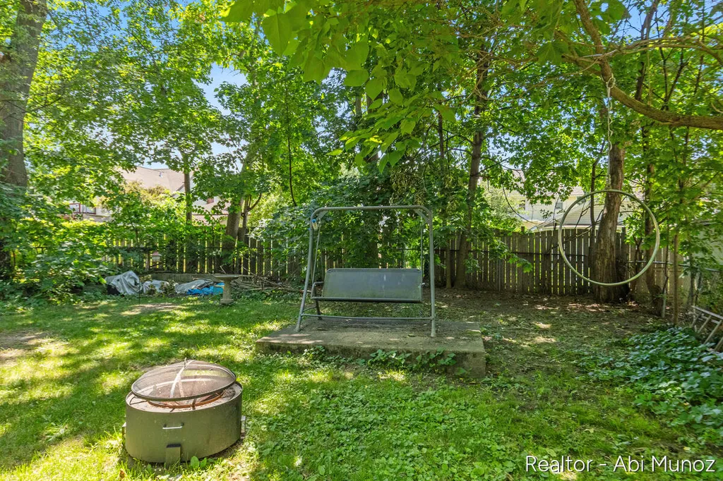 238 Travis Street NE Grand Rapids City MI 49505
