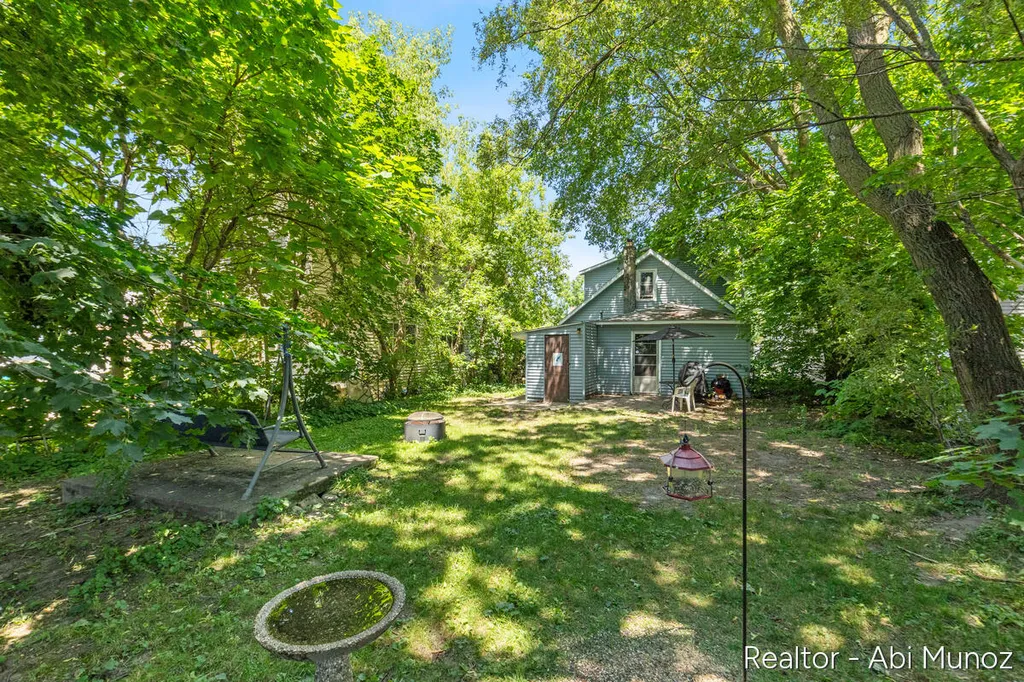 238 Travis Street NE Grand Rapids City MI 49505