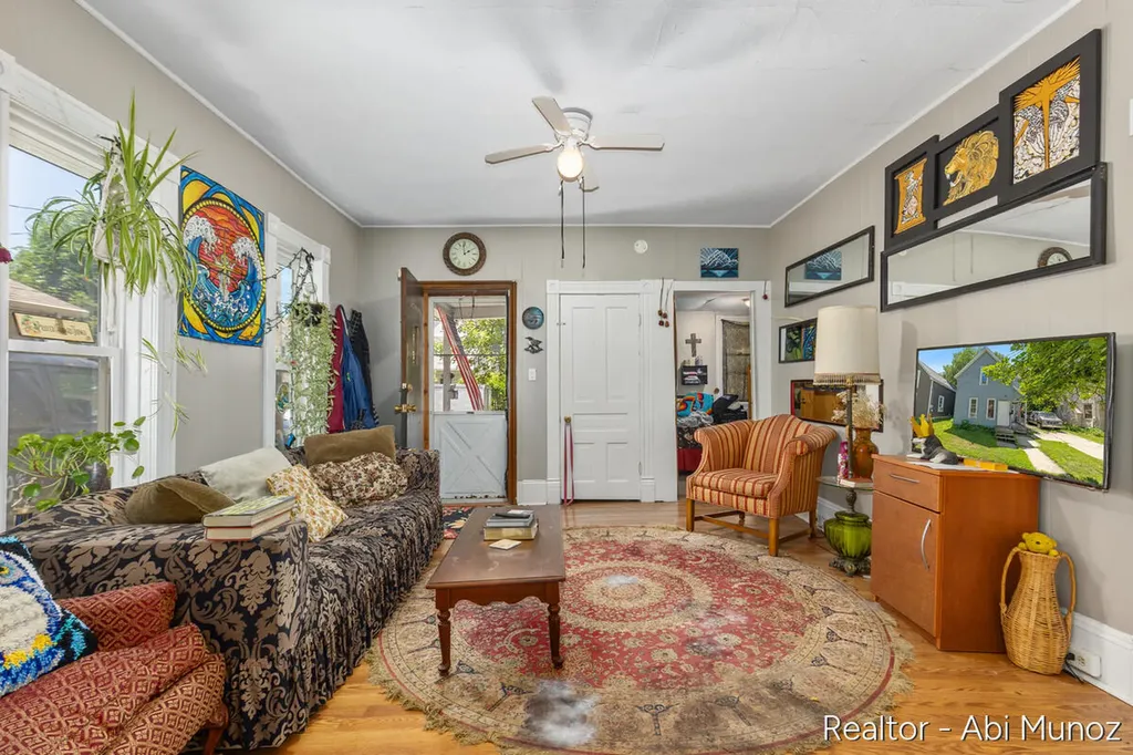 238 Travis Street NE Grand Rapids City MI 49505