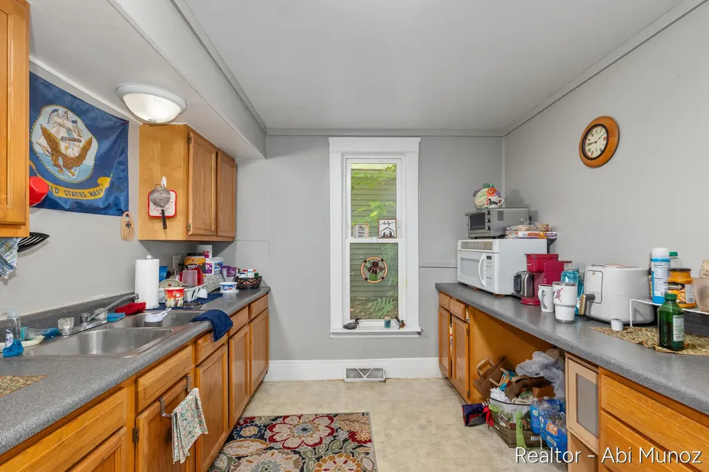 238 Travis Street NE Grand Rapids City MI 49505
