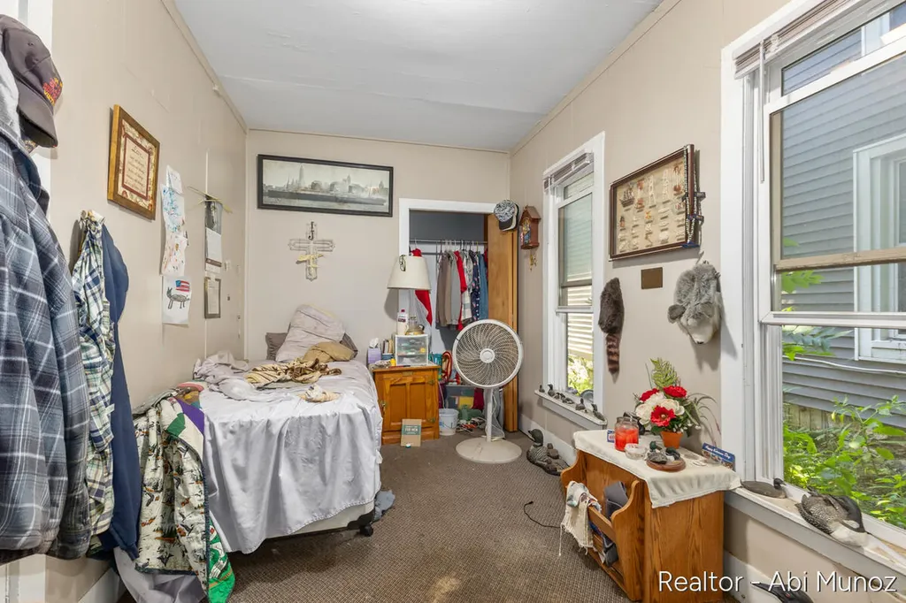 238 Travis Street NE Grand Rapids City MI 49505