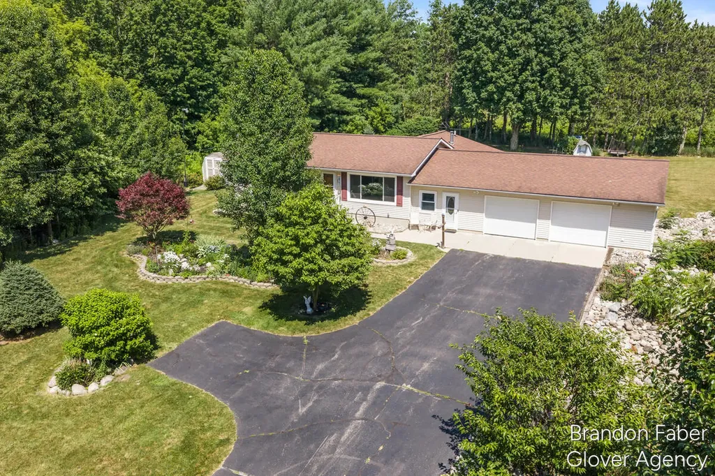 6660 Vinton Avenue NW Alpine Township MI 49321