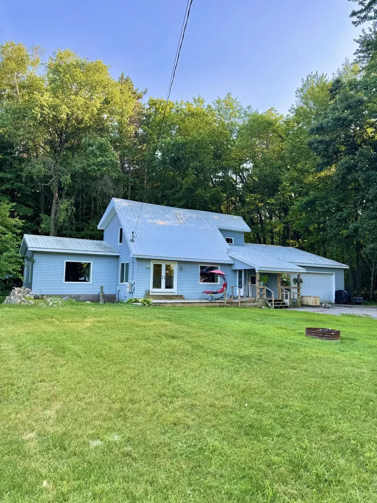 9462 E Colby Road Crystal Township MI 48818