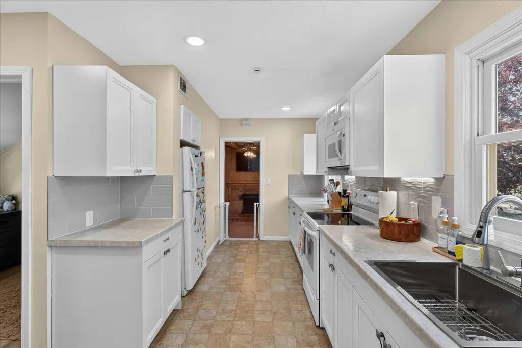 236 Mcconnell Avenue North Muskegon City MI 49445