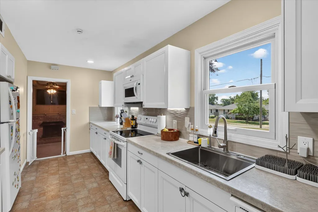 236 Mcconnell Avenue North Muskegon City MI 49445