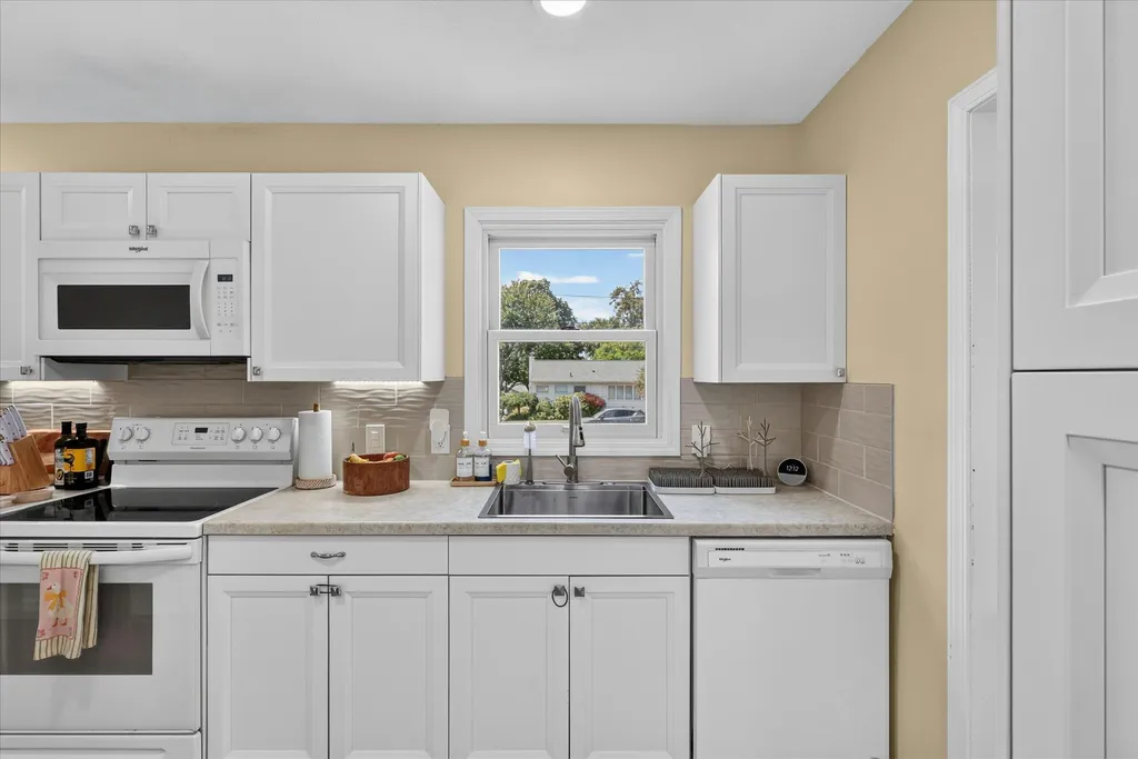 236 Mcconnell Avenue North Muskegon City MI 49445