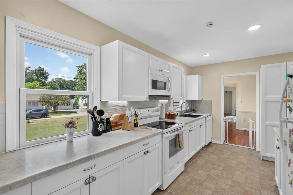 236 Mcconnell Avenue North Muskegon City MI 49445