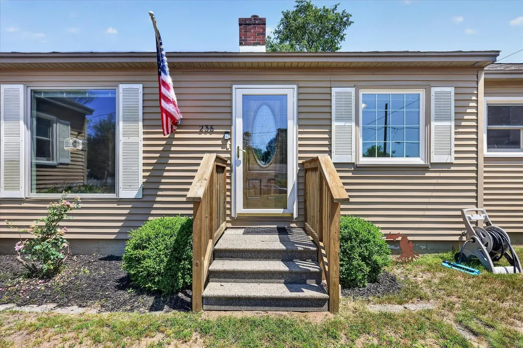 236 Mcconnell Avenue North Muskegon City MI 49445
