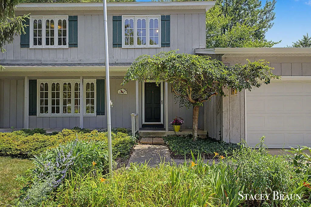 2136 Rolling Hills Drive SE Grand Rapids City MI 49546