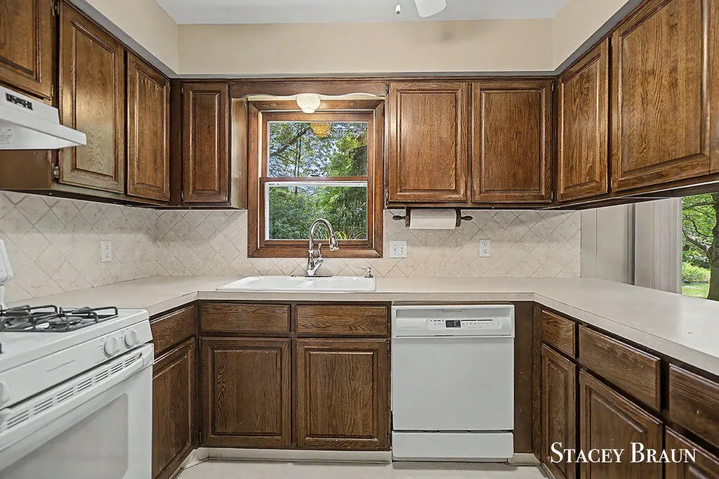 2136 Rolling Hills Drive SE Grand Rapids City MI 49546