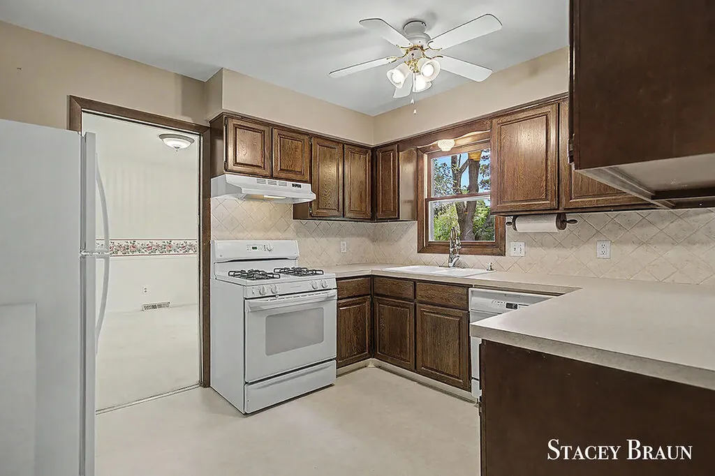 2136 Rolling Hills Drive SE Grand Rapids City MI 49546