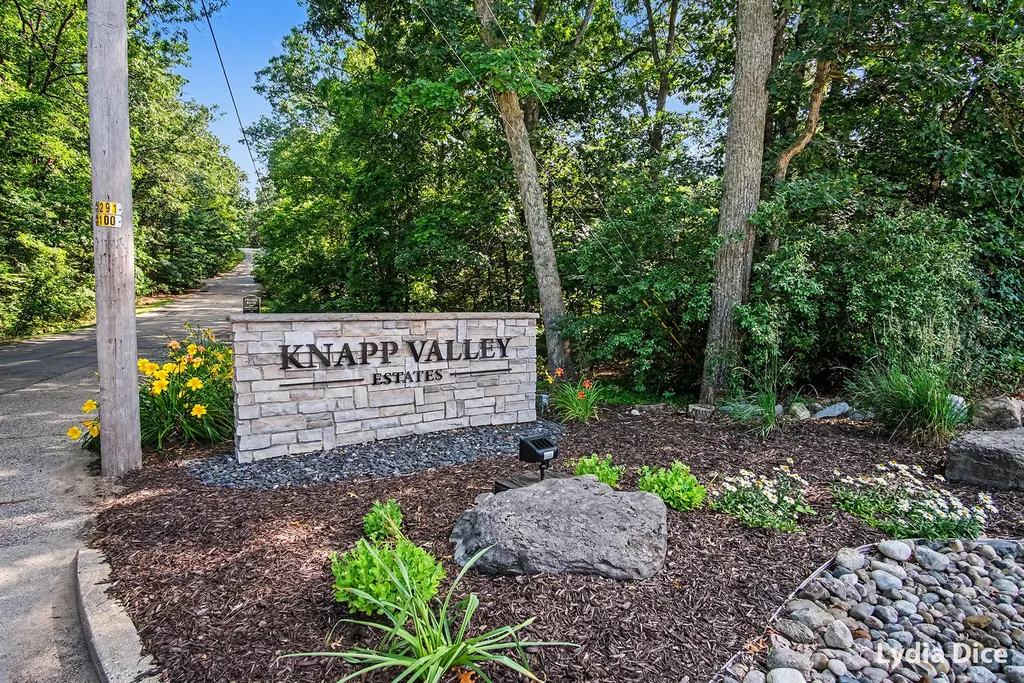 4282 Knapp Valley Court NE Grand Rapids Charter Township MI 49525