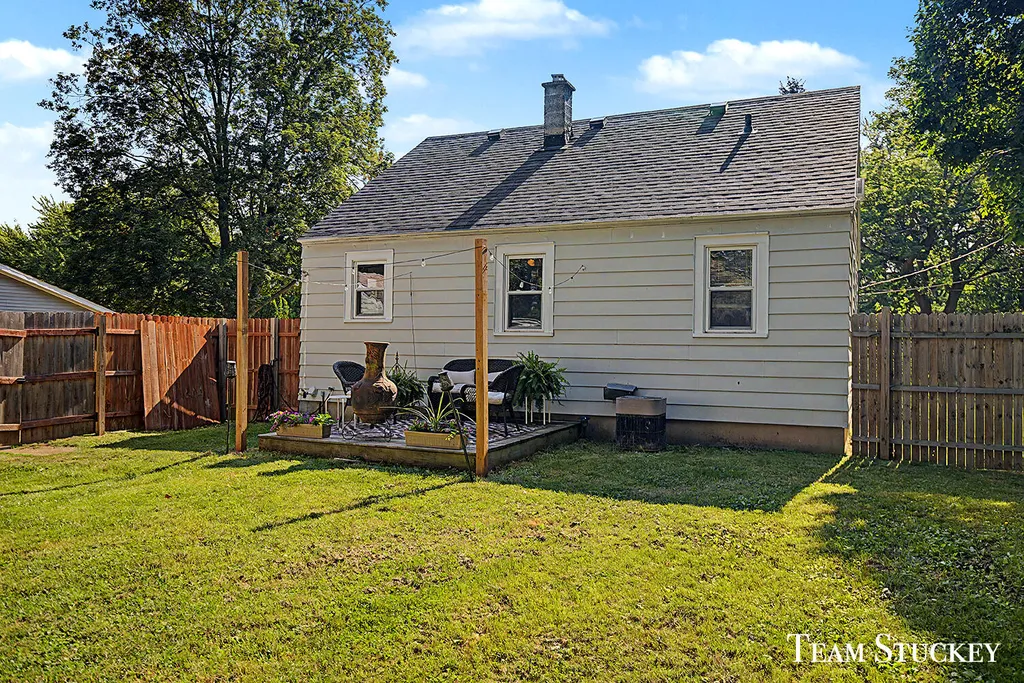 1125 Kusterer Drive NW Walker City MI 49534