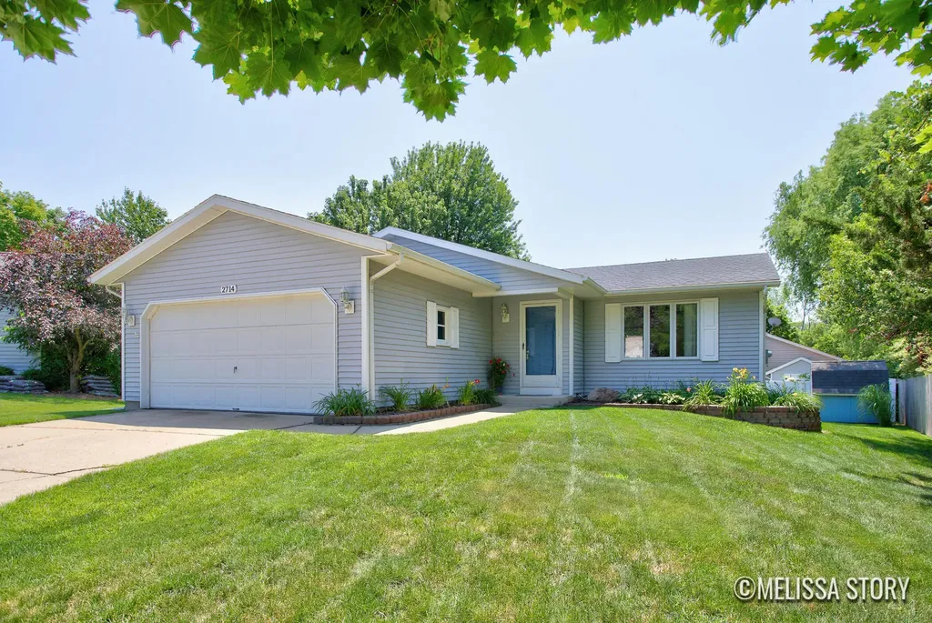 2714 Olivia Street NW Grand Rapids City MI 49504