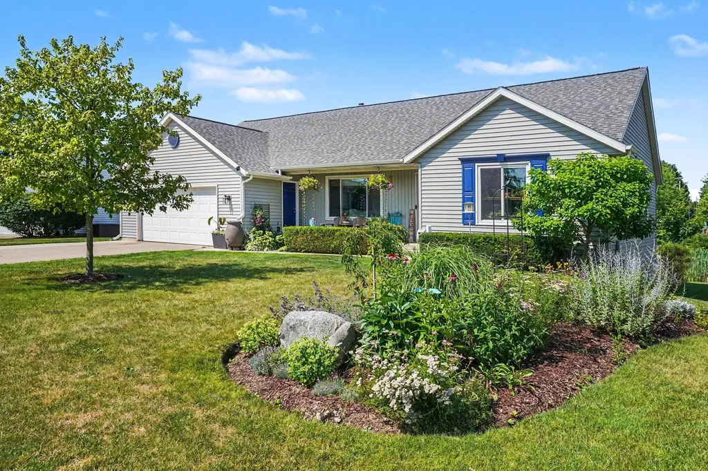 641 Ridgefield Drive Coopersville City MI 49404