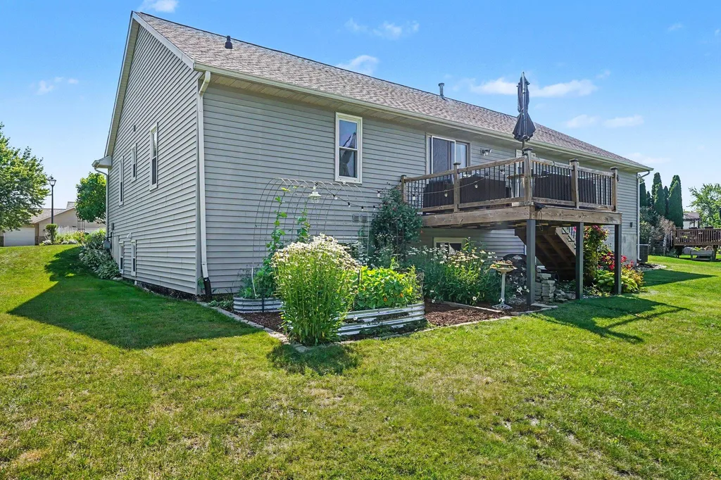 641 Ridgefield Drive Coopersville City MI 49404