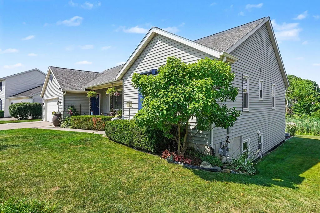 641 Ridgefield Drive Coopersville City MI 49404