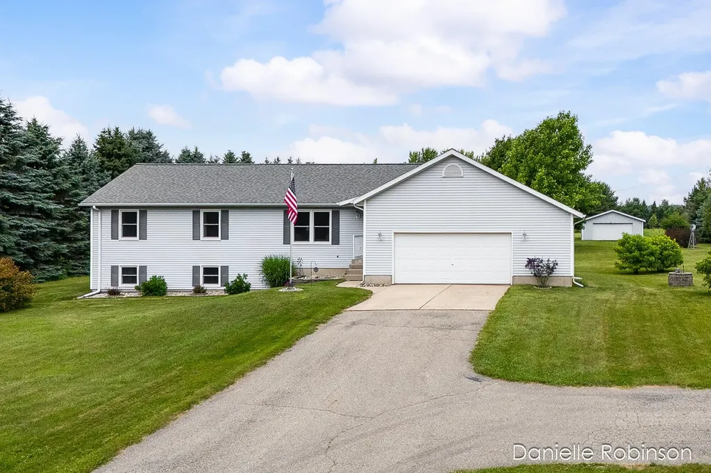 6829 12 Mile Road NE Courtland Township MI 49341