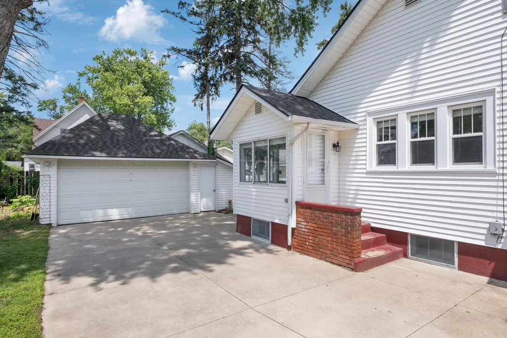3843 Superior Street SW Grandville City MI 49418