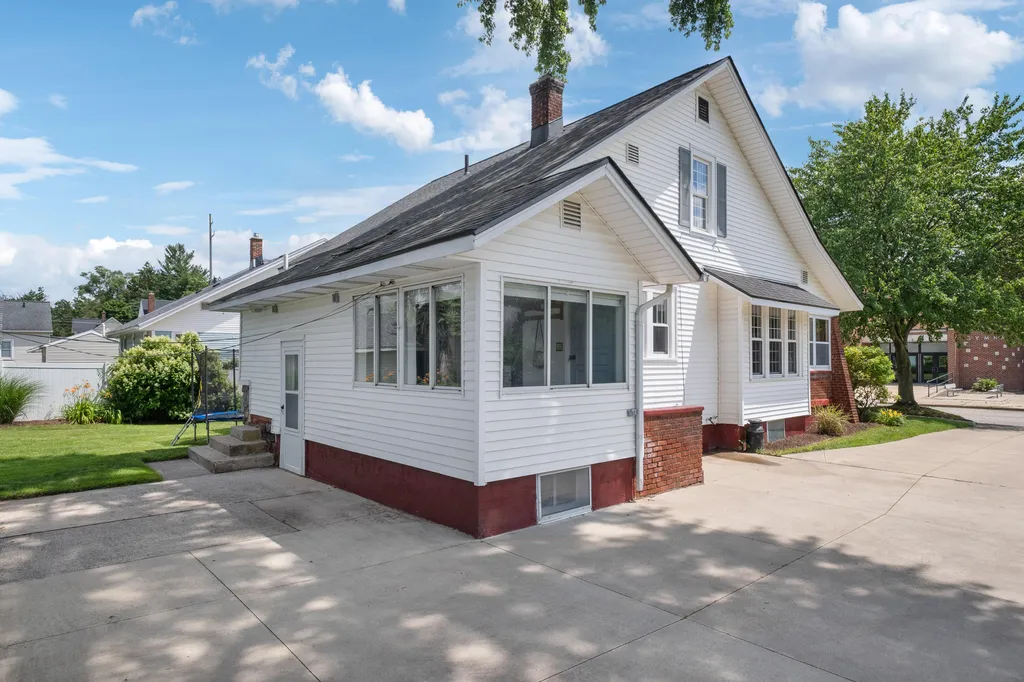 3843 Superior Street SW Grandville City MI 49418