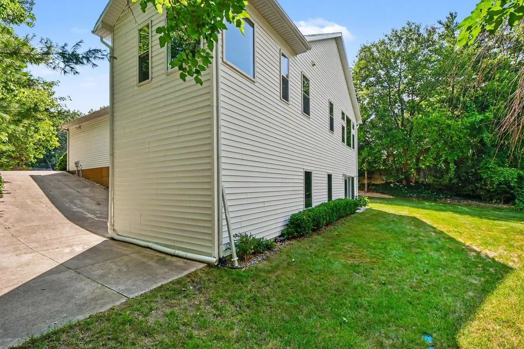 4994 Bluff Drive NE Plainfield Charter Township MI 49525