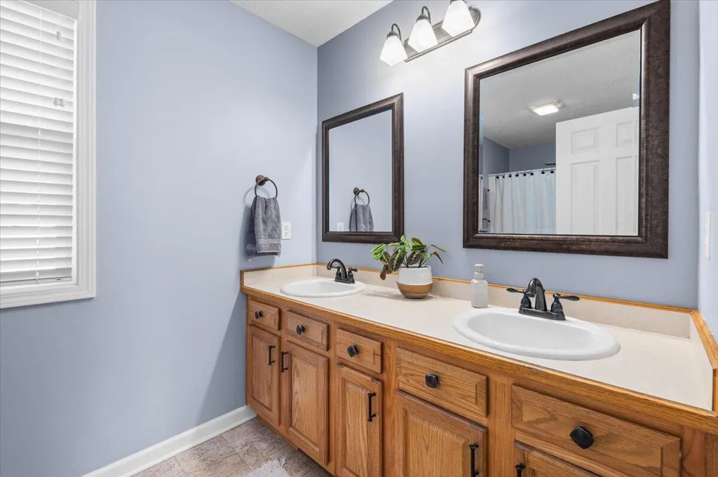 2317 Thornwood Drive Delhi Charter Township MI 48842