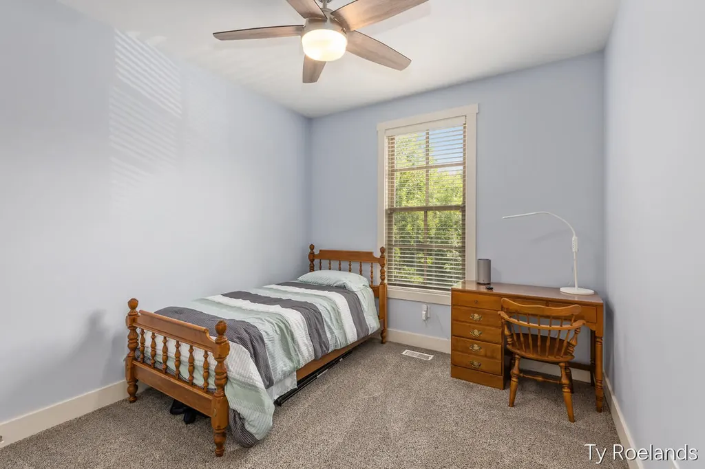 2034 Celadon Drive NE Grand Rapids Charter Township MI 49525
