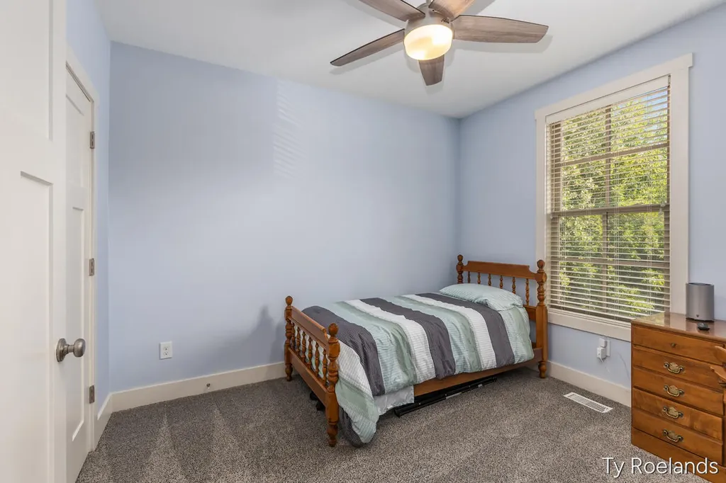 2034 Celadon Drive NE Grand Rapids Charter Township MI 49525