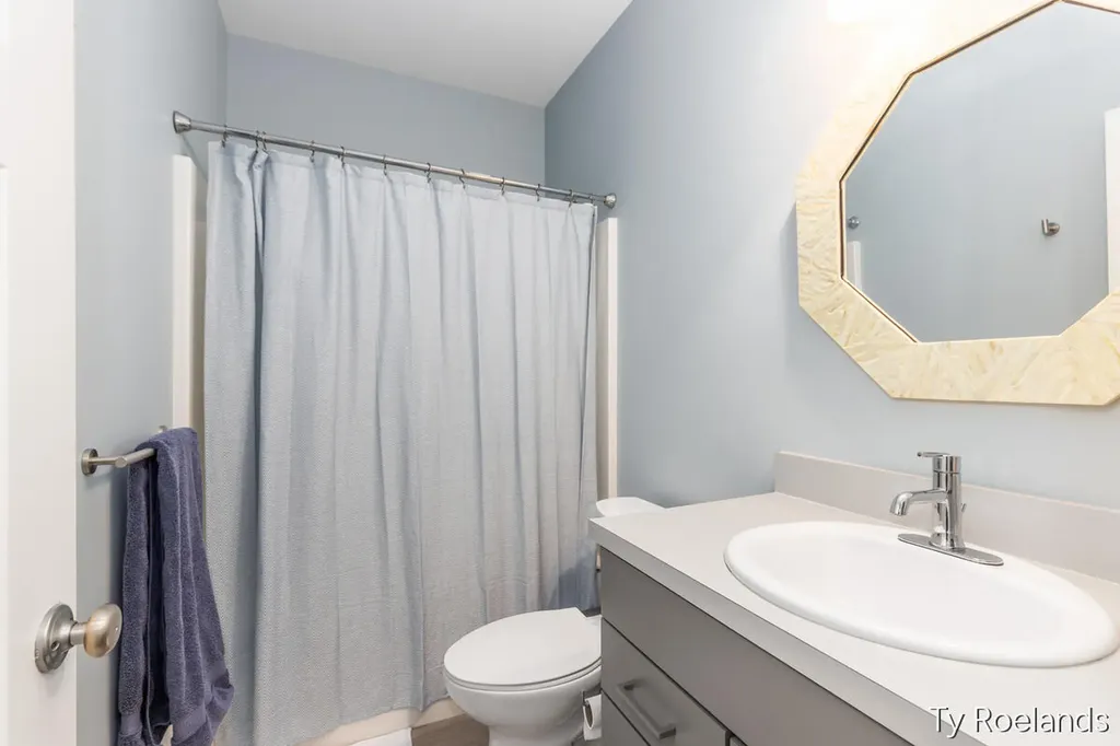 2034 Celadon Drive NE Grand Rapids Charter Township MI 49525