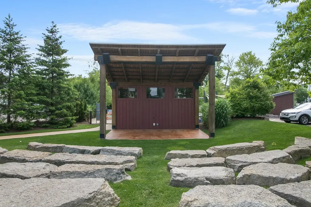 2034 Celadon Drive NE Grand Rapids Charter Township MI 49525