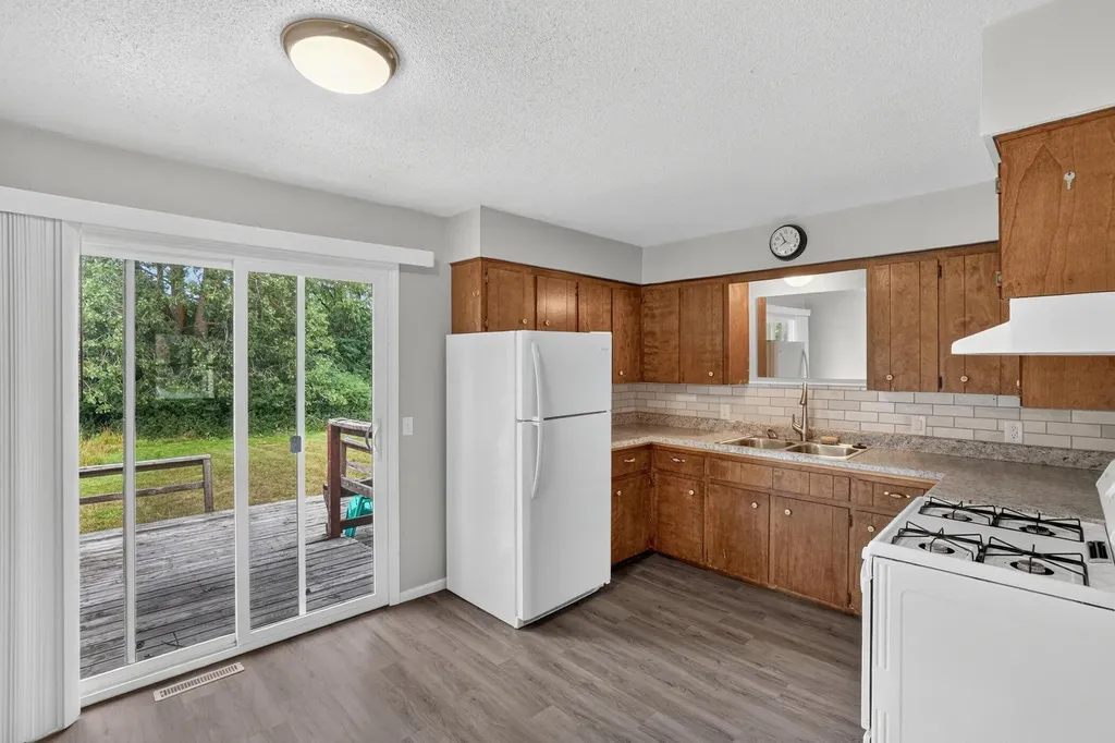 2665 Ridgecroft Drive SE Kentwood City MI 49546