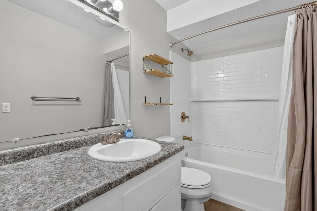 2665 Ridgecroft Drive SE Kentwood City MI 49546